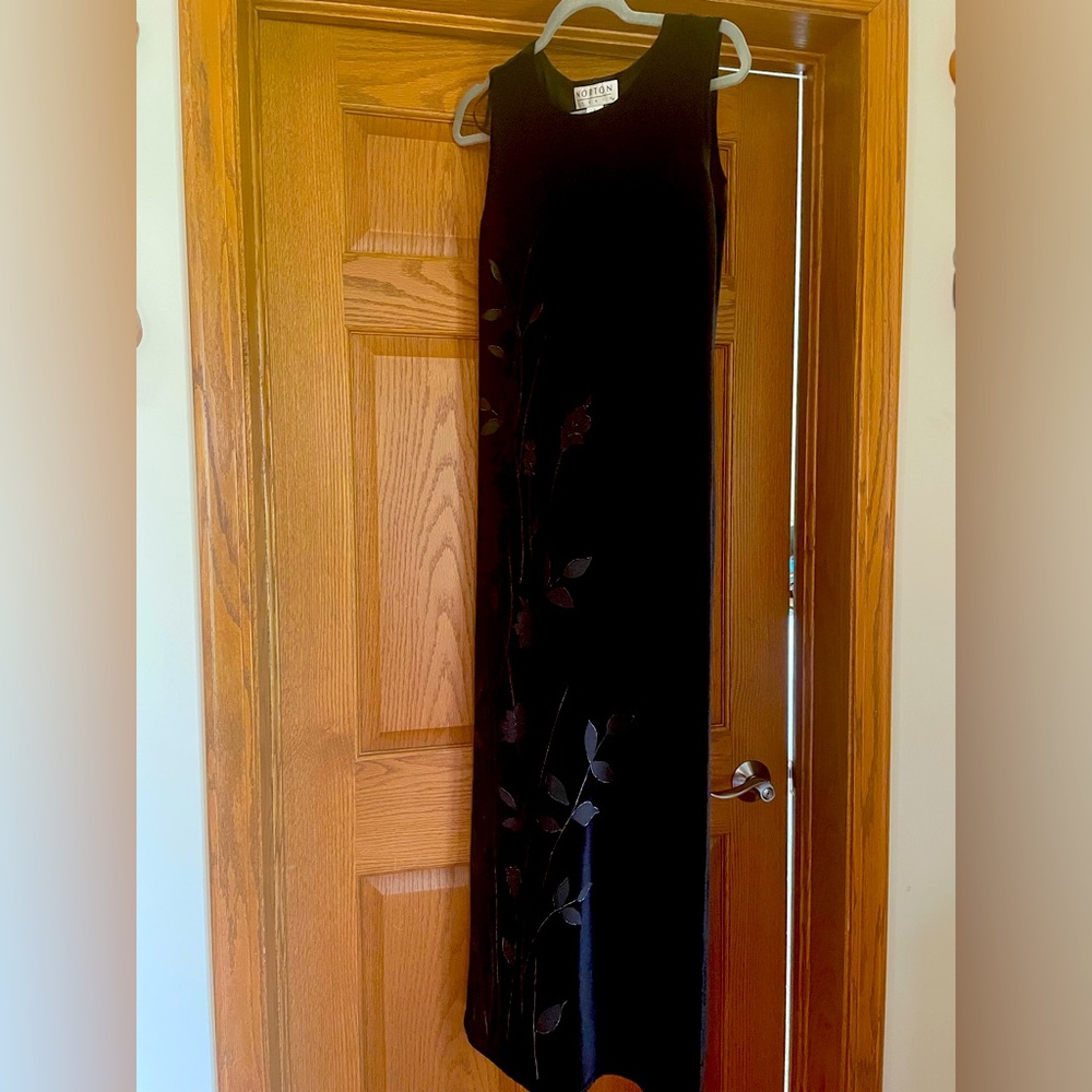 Black velvet party dress -small